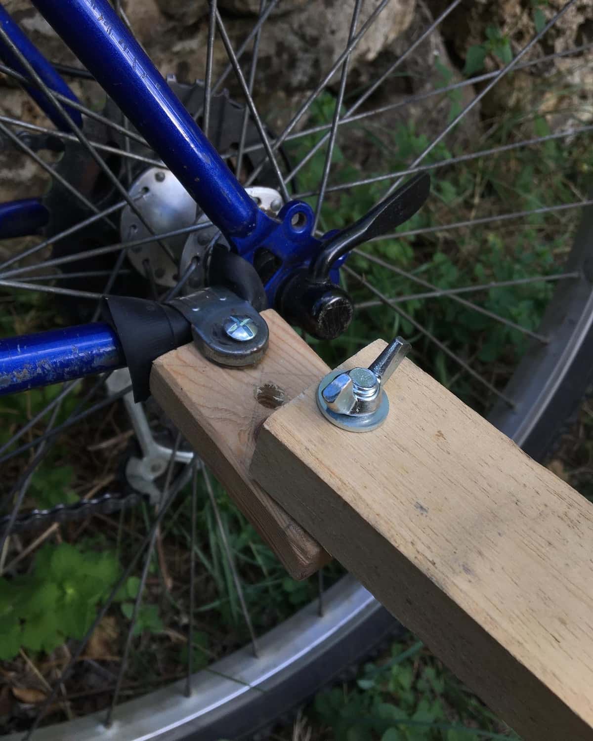 Attachment piece to the bike wheel.